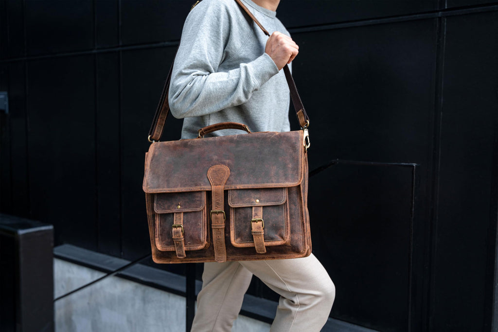 18 Inch Leather Laptop Messenger Bag Q880194