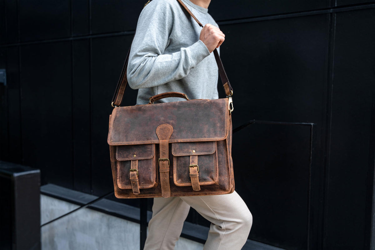 18 Inch Leather Laptop Messenger Bag Q880194